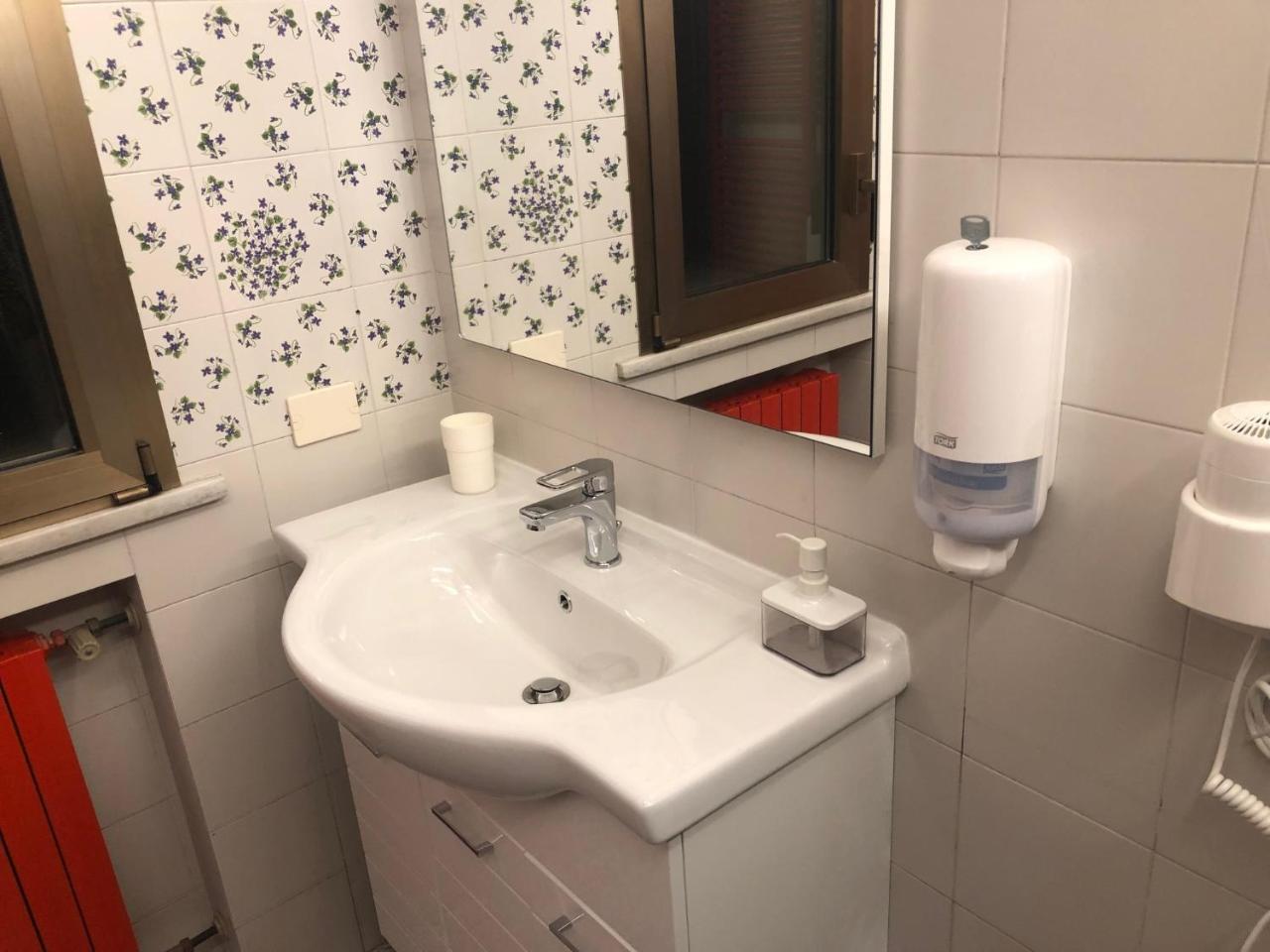 Appartamento 8- Tourist House Bologna - Light House - Self Check-In Esterno foto